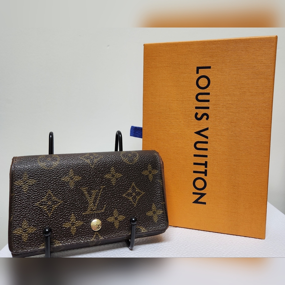LOUIS VUITTON Monogram Bifold Wallet RA0933